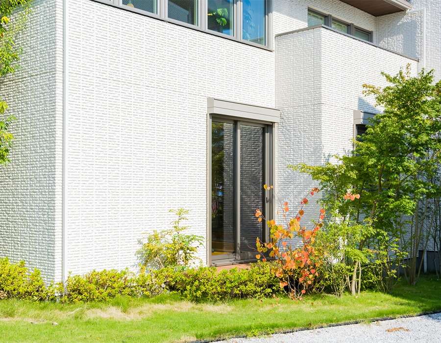 雑草も庭の一つの楽しみにしてますか 外構リフォーム大阪市